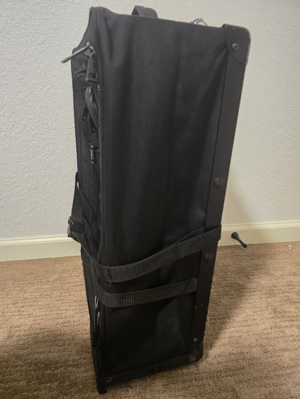 Luggage Works Stealth Series 22in Suitcase  With Metal Frame Rolling Bag - Picture 4 of 7